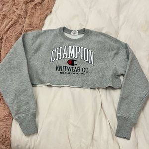 Champion Cropped Crewneck Logo Sweatshirt